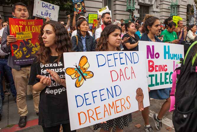 Juiz do estado da Califórnia mantém direitos de filhos de imigrantes indocumentados nos EUA