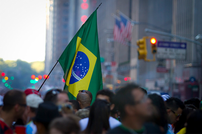 Quase metade dos brasileiros que vivem fora do Brasil estão nos Estados Unidos