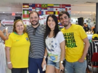 Nutricionista-Luíza-Cadete-(ao-centro)-torcendo-pelo-Brasil-com-a-família-(Foto—Geovany-Dias)