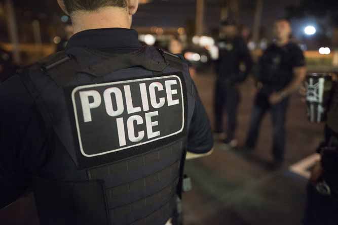 Tempos sombrios, risco iminente. Polícia vira agente do ICE na Flórida