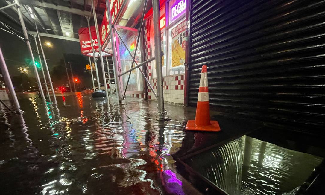Nova York declara estado de emergência com inundações da tempestade Ida