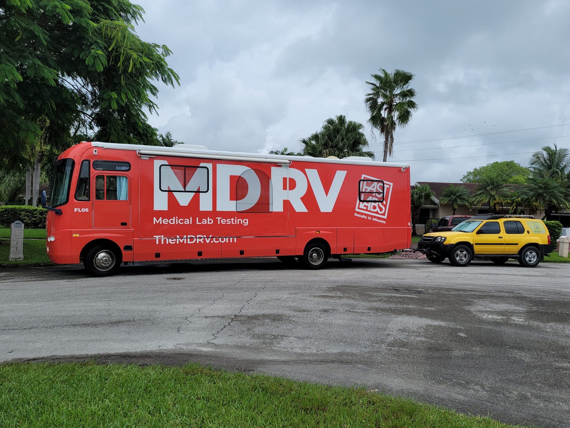 Motorhome laboratório inicia teste para Covid no Flórida Mall em Orlando 