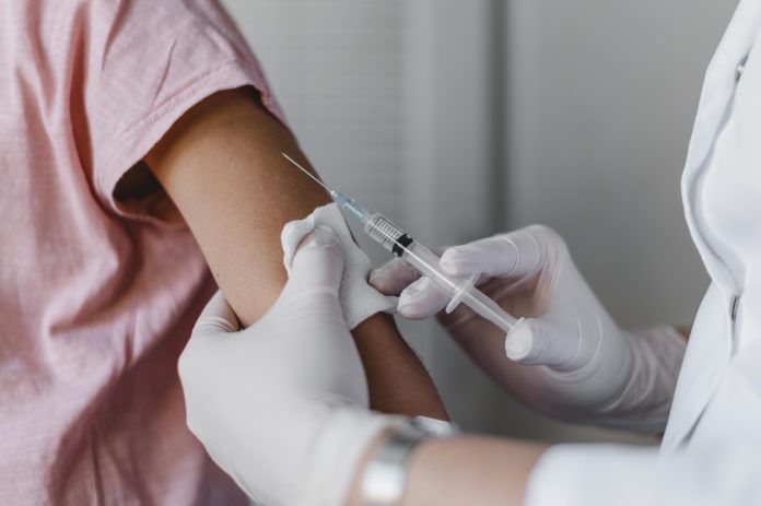 Crianças de 5 a 11 anos nos EUA já podem receber a vacina da Pfizer, aprova o CDC