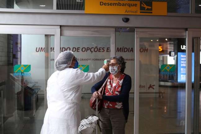 Passaporte de vacina, teste negativo; quais as exigências para entrada no Brasil