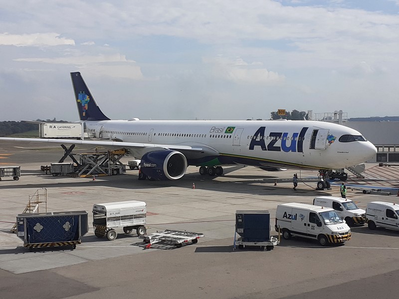 Volta de empresas aéreas brasileiras no Aeroporto de Orlando.