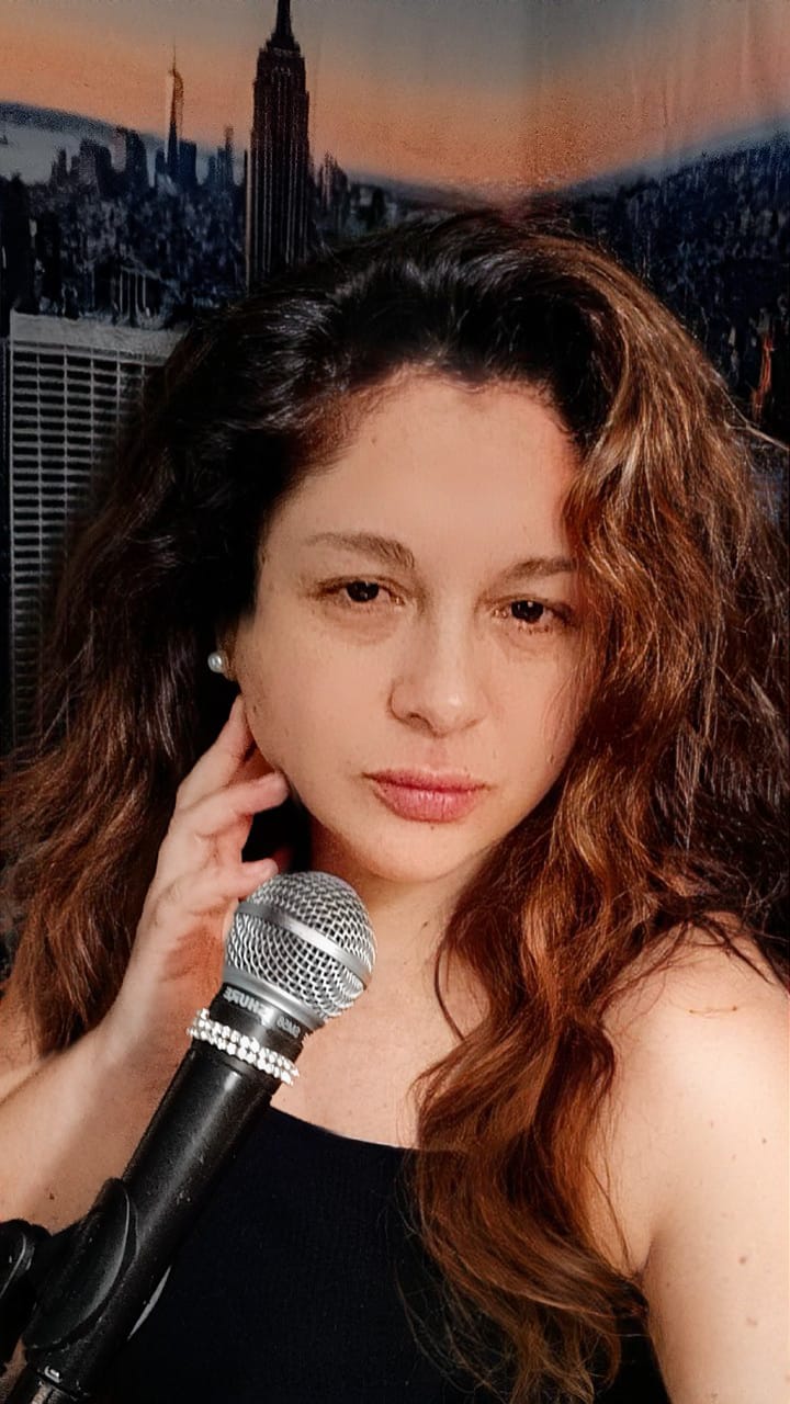 Cantora chilena faz sucesso em Nova York interpretando músicas brasileiras