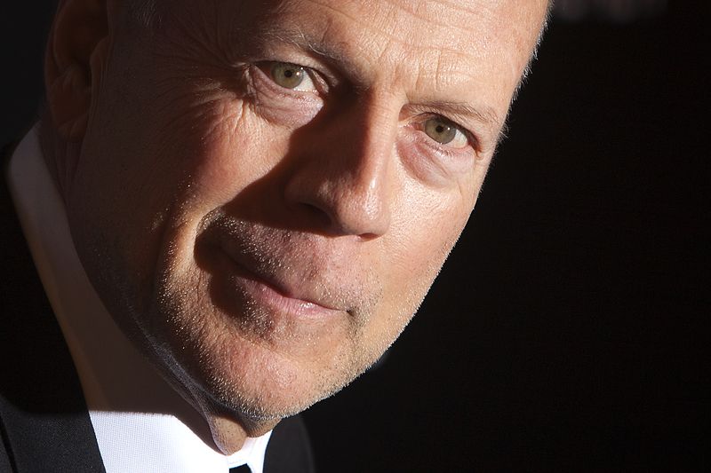 Doença degenerativa interrompe carreira de Bruce Willis; ator tem apoio da família