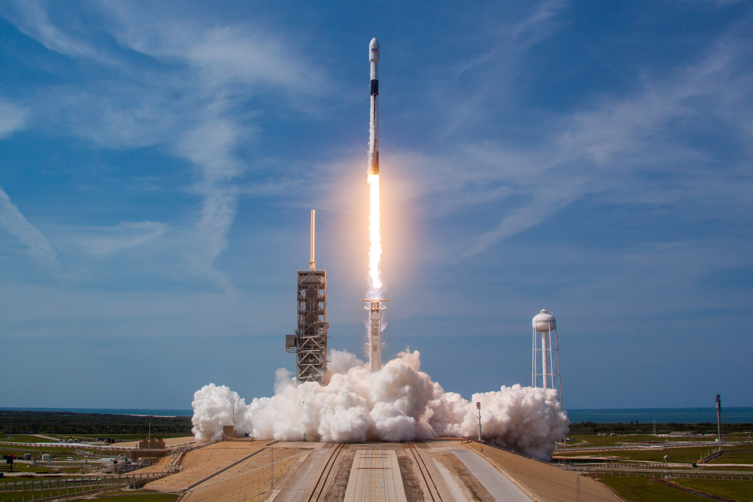 ‘SpaceX’ lança outra rodada de satélites de internet e garante sucesso da operação   