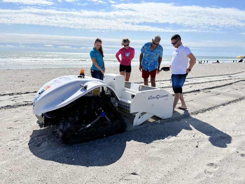 Robô limpa praias agiliza trabalho de humanos e pode salvar vidas na Flórida