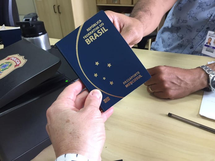 Atraso na emissão do visto e entrega de passaporte adia viagem do brasileiro aos EUA