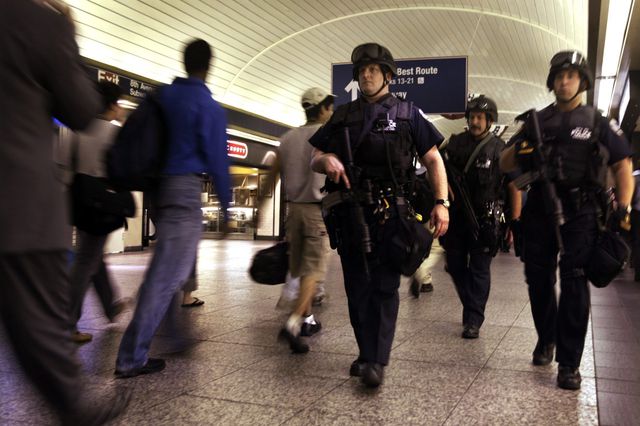 Brasileiro relata o dia seguinte após ataque ao metrô: ‘medo e truculência’ 