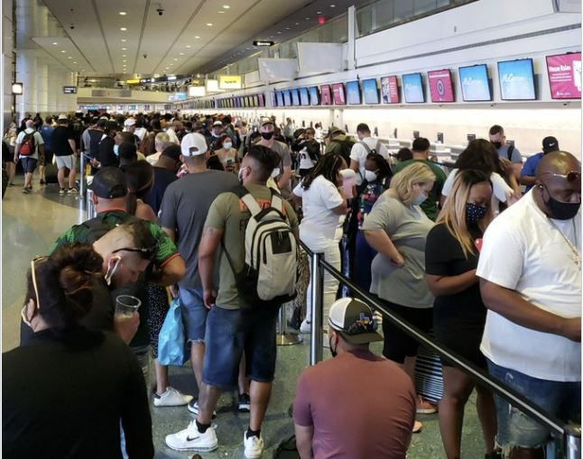 Aeroportos dos EUA com os maiores tempos de espera; dicas para evitar o  estresse