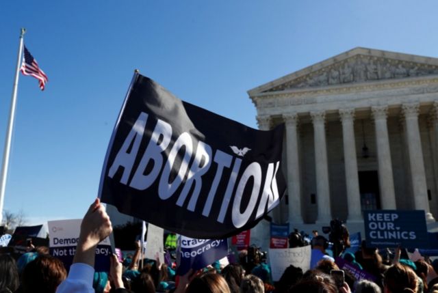 Relatório indica que ‘Suprema Corte’ pode derrubar o direito ao aborto nos EUA 