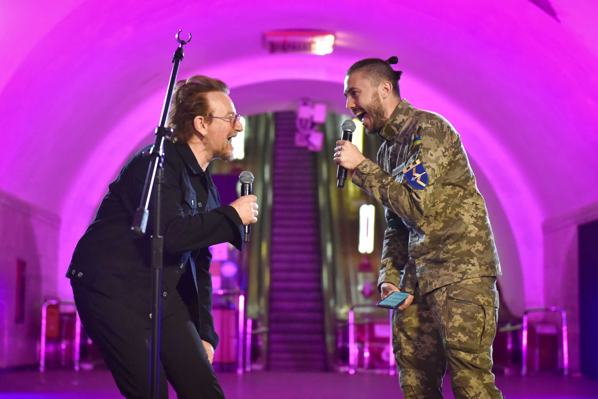 Show surpresa do U2 no metrô de Kiev à véspera do ‘Dia da Vitória’ na Rússia