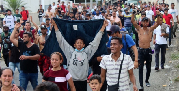 Imigrantes pedem asilo humanitário ao México para atravessar fronteira dos EUA