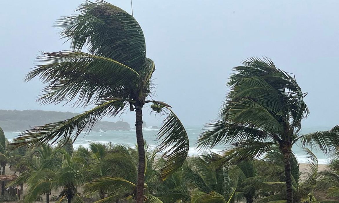 Meteorologia alerta sobre formação de furacões nos próximos 5 dias na Flórida   