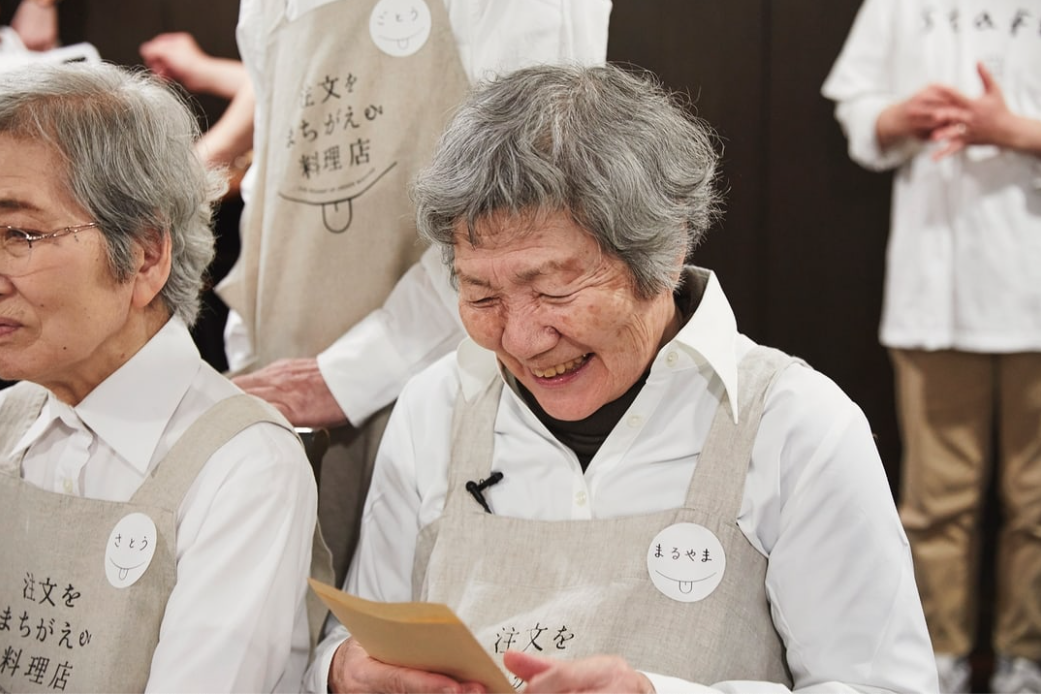 Restaurante de “pedidos errados” ganha popularidade no Japão