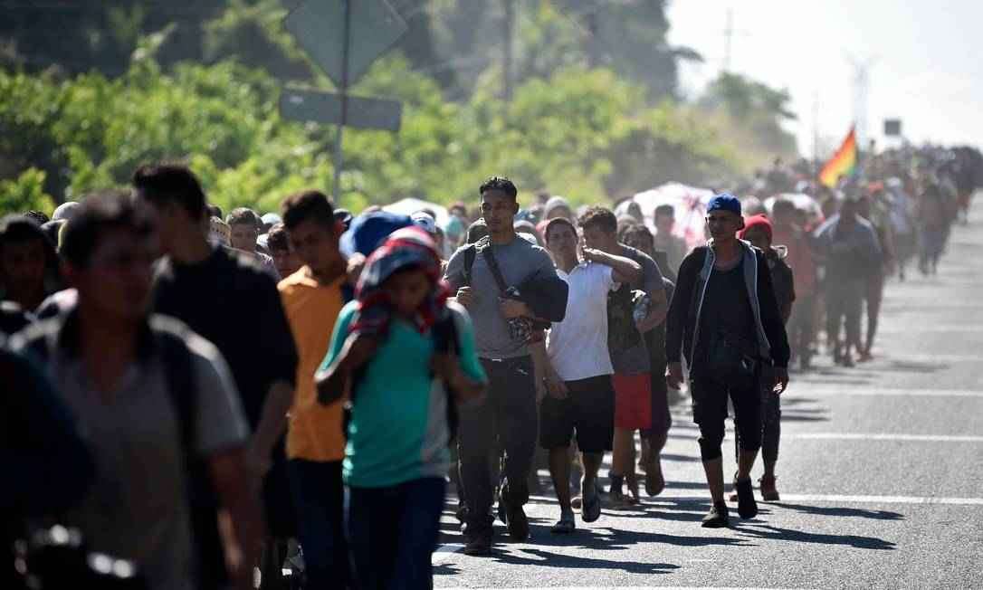 Nova caravana com 3 mil imigrantes chega ao México; pede corredor humanitário