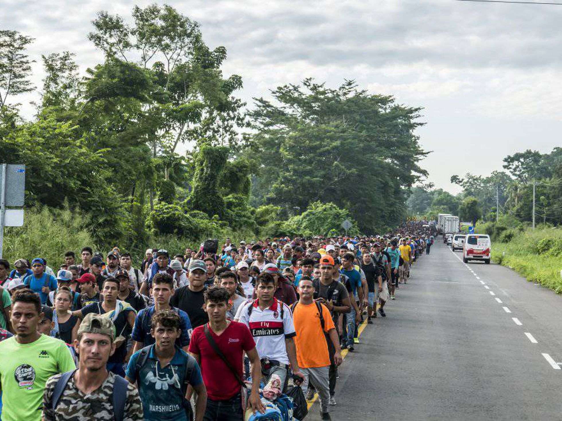 México alerta os EUA: mais de 4 mil imigrantes seguem em direção à fronteira