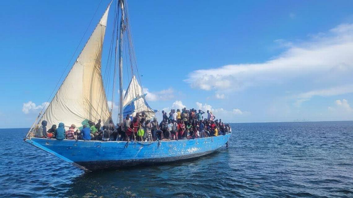 Barco interceptado na costa da Flórida tinha 150 imigrantes em situação crítica