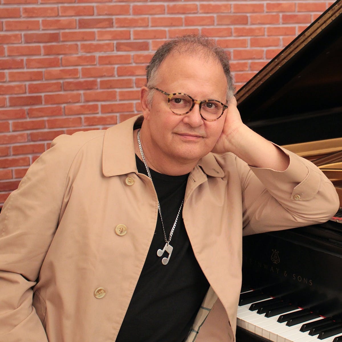 Guilherme Arantes emociona brasileiros em show no Carnegie Hall em Nova York