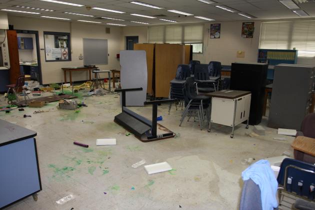 Adolescentes causam prejuízos de US $ 100.000 ao destruir escola da Flórida