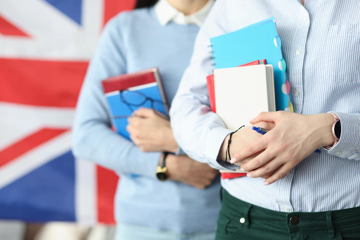 Nova regra do Reino Unido agiliza emissão de vistos para estudantes brasileiros  