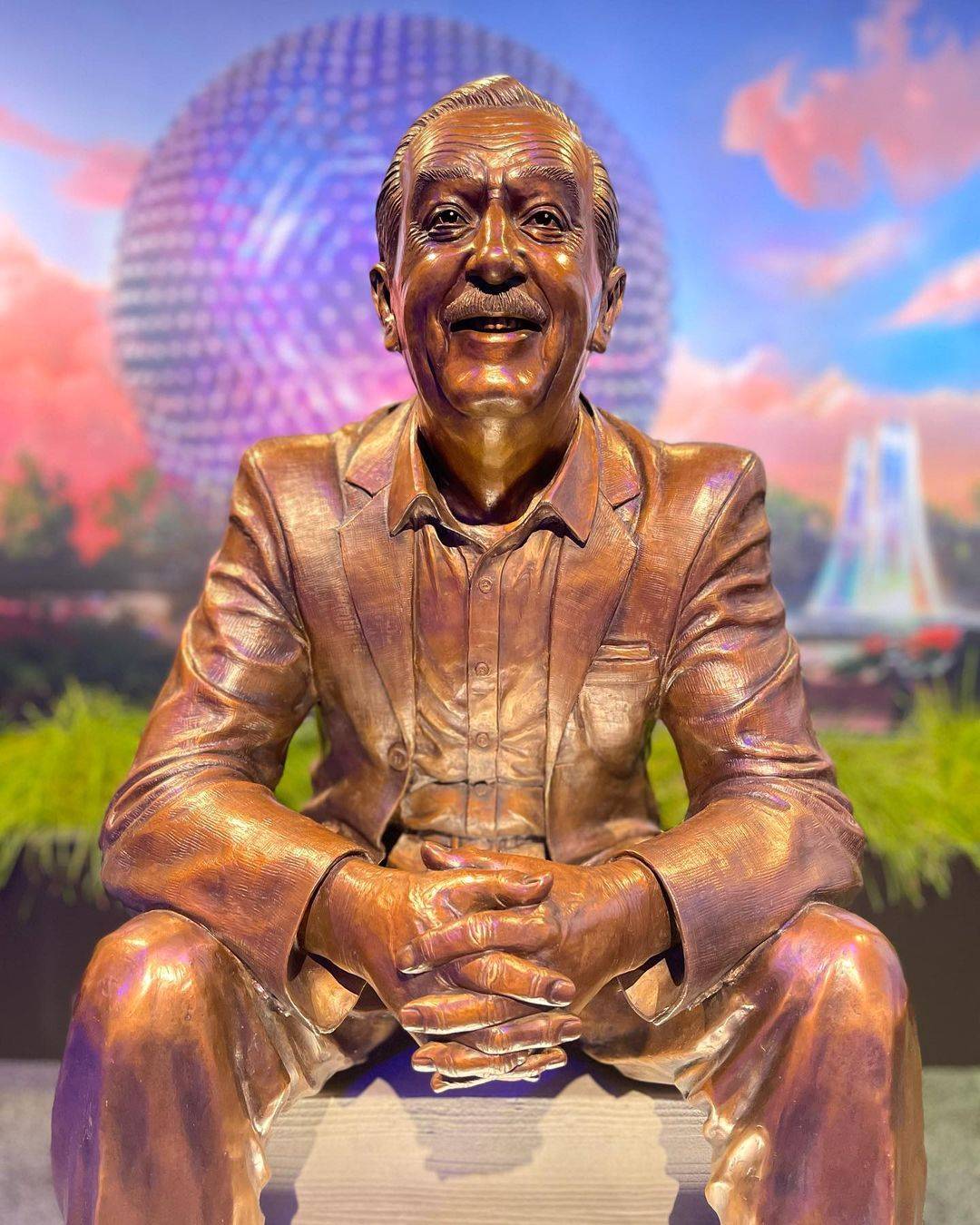 Nova estátua de Walt Disney exposta na ‘Celebração Mundial do EPCOT’