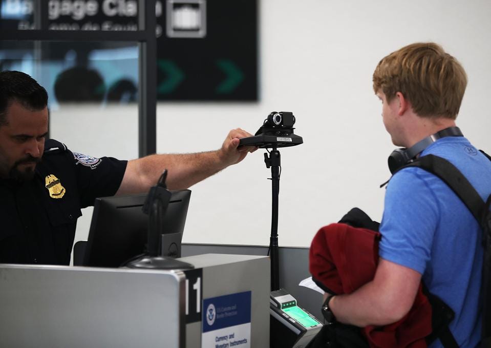 Identificação facial no ‘Aeroporto de Orlando’ agiliza filas e exclui impostores 