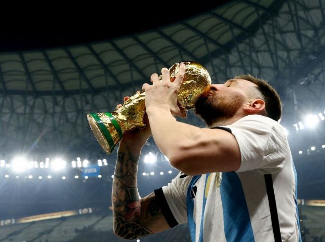Messi levanta a taça! Argentina rompe jejum de 36 anos e sagra-se tricampeã