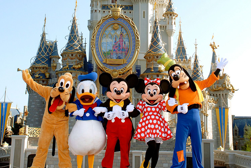 Novo CEO da ‘Disney’ reverte aumento dos preços de ingressos dos parques