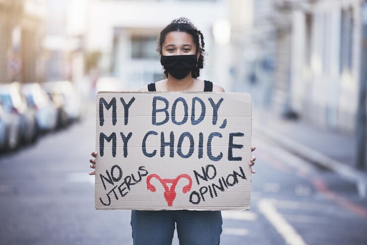 Kamala Harris promete ‘nunca recuar’ no direito ao aborto; ‘causa fundamental’
