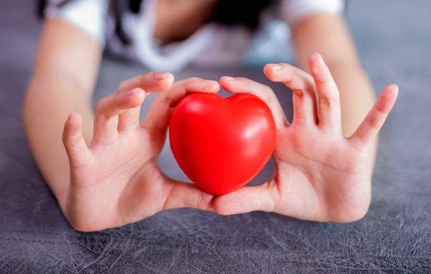 Mais de 33 mil alunos são treinados para socorrer vítimas de parada cardíaca