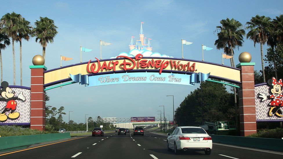 ‘Disney’ perde autonomia e isenção fiscal e governador da Flórida ganha força