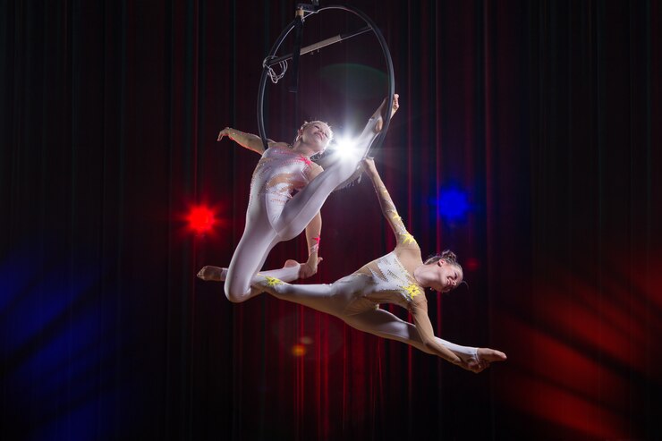 ‘Cirque du Soleil’ e ‘Disney’ realizam shows de acrobacia e música ao vivo