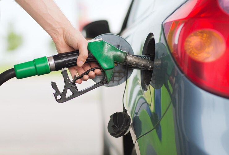 Hora de economizar gasolina: os preços devem continuar subindo na Flórida
