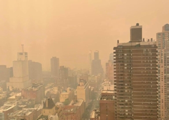 Nuvem de fumaça cobre estado de Nova York e deixa população em alerta