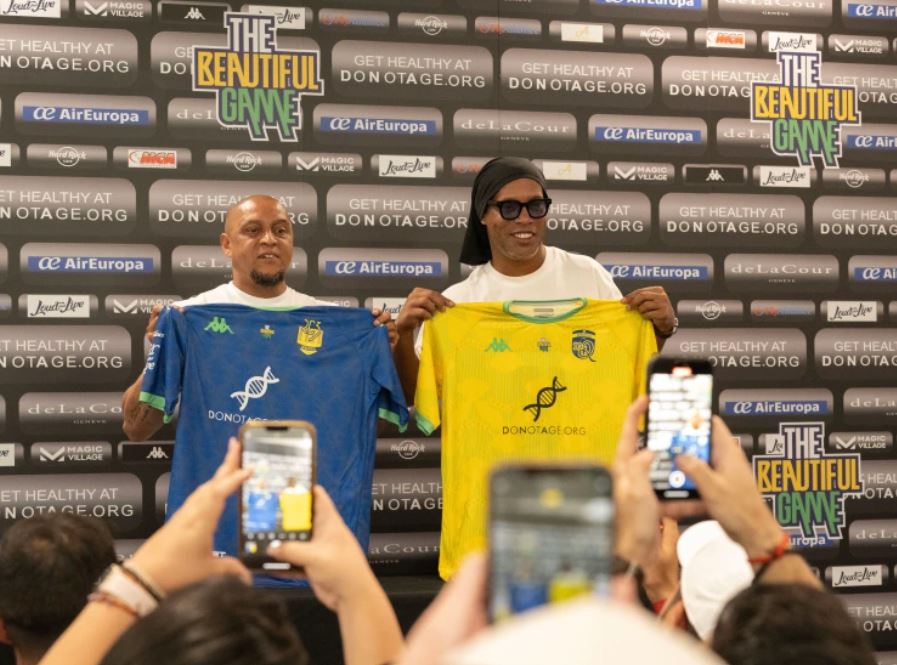Exploria Stadium recebe coletiva do The Beautiful Game com a presença de Roberto Carlos e Ronaldinho Gaúcho