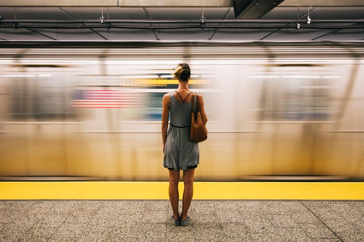 Menos de uma hora, três mulheres são esfaqueadas em metrôs de Nova York