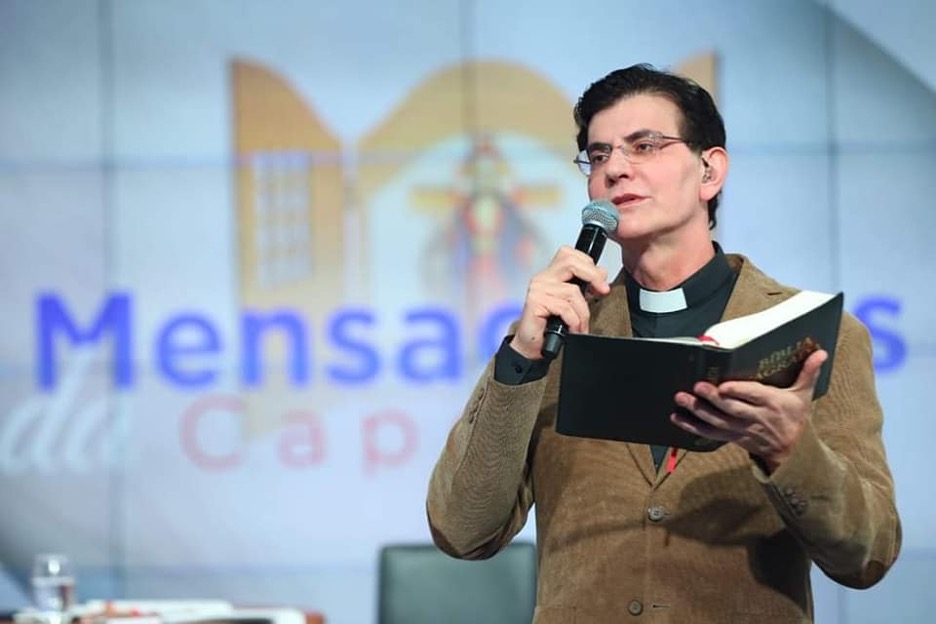 Padre Reginaldo Manzotti lança o livro “Nunca foi Segredo”. Evento acontece em Orlando.