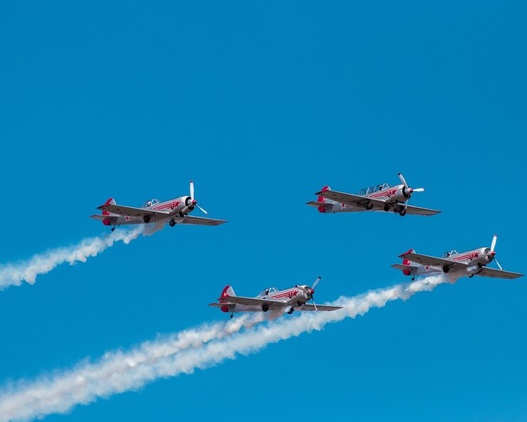 Thunderbirds da Força Aérea sobrevoam a “Disney” nas celebrações de Halloween