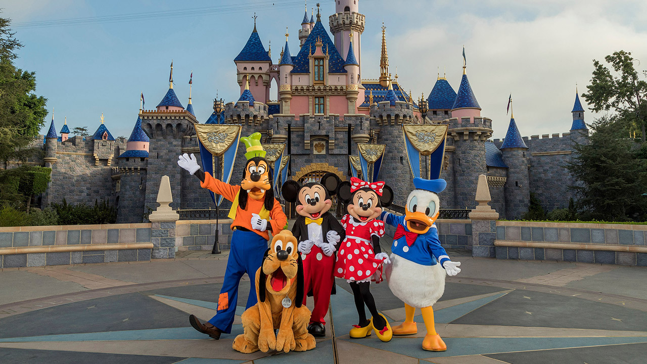 Natal na ‘Disney’ tem atrações com magia, desfile, música e diversão para família