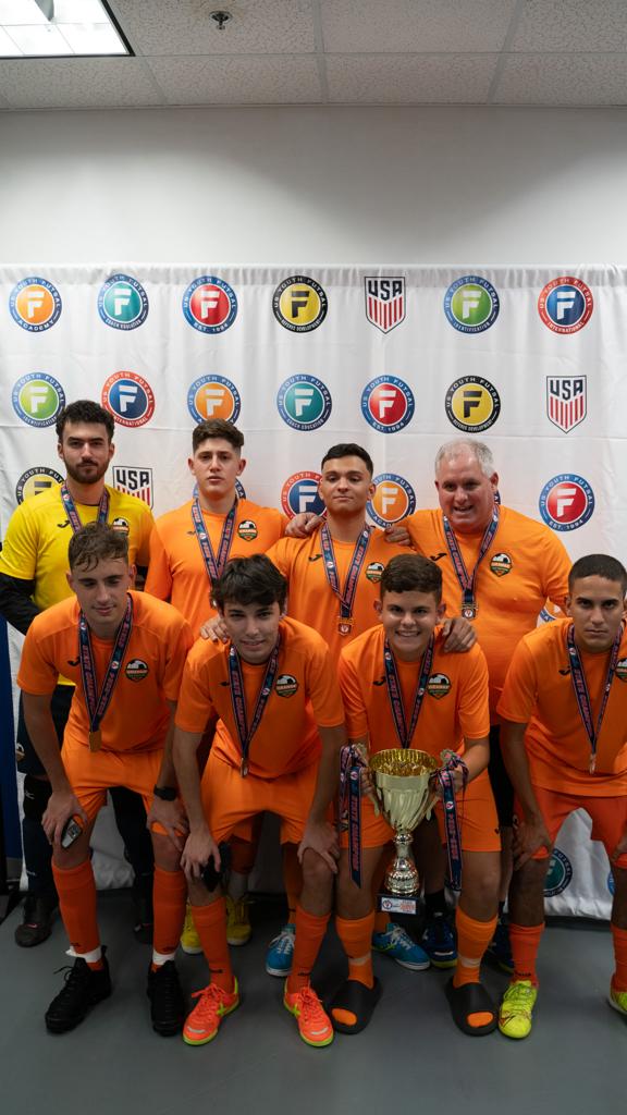 Treinador de Futsal transforma talentos em campeões das quadras em Orlando