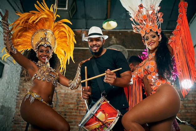 Música, comidas típicas e animação marcam Carnaval do ‘Universal Mardi Gras’
