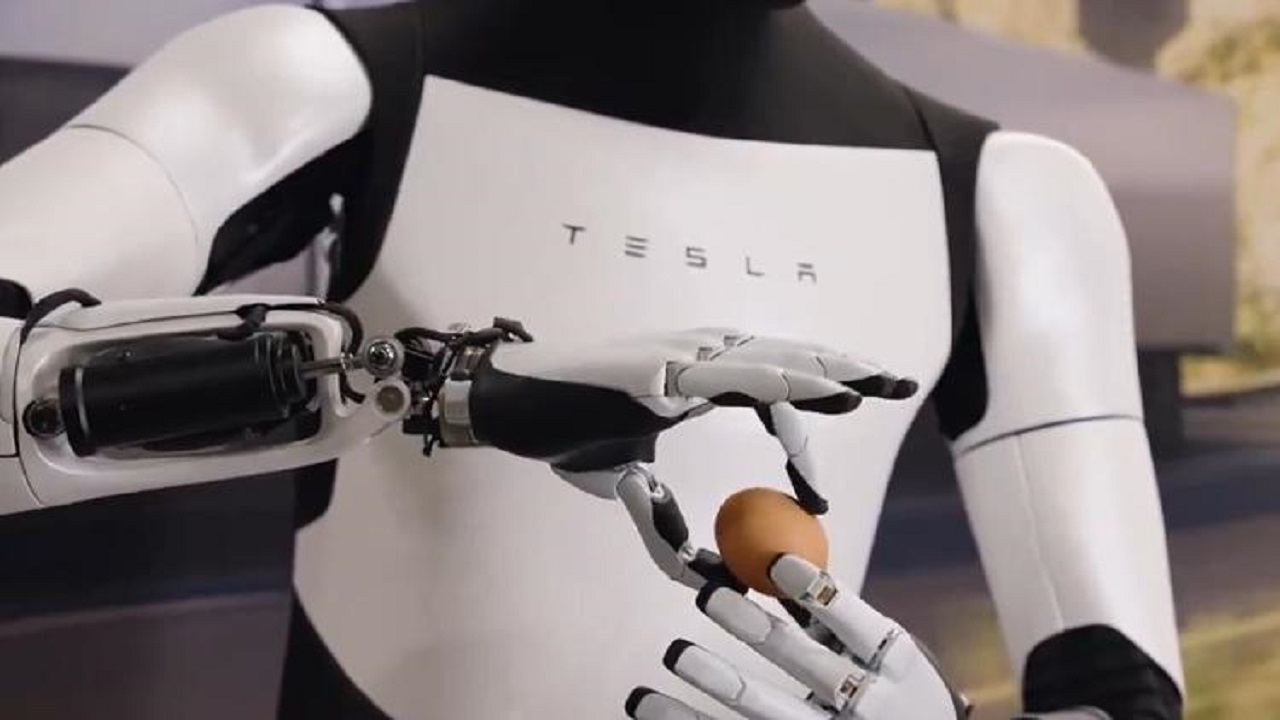 Robô humanoide para tarefas domésticas, avaliado em US$ 20 mil, diz Musk