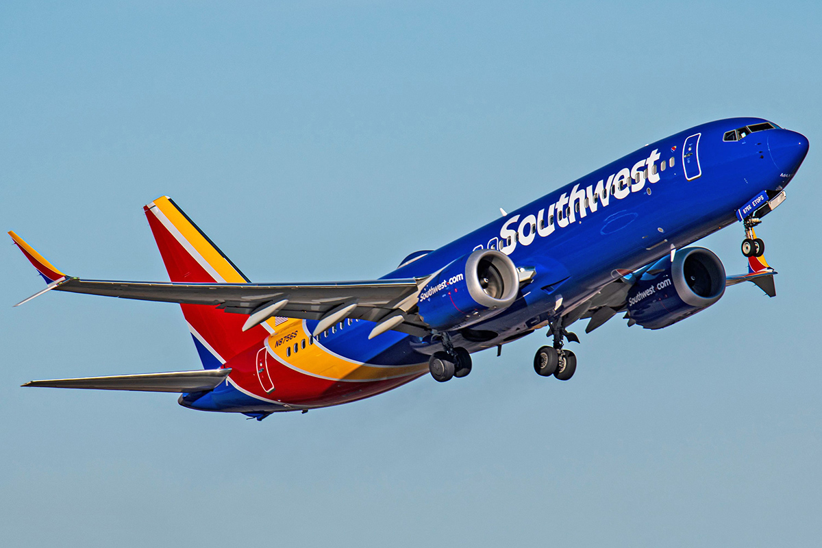 Susto no ar: boeing da ‘Southwest Airlines’ perde parte do motor após decolagem