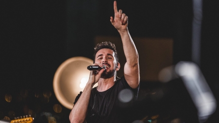 Sábado, 2 de Novembro: Uma Noite de Oração e Esperitualidade com cantor católico Tony Alysson em Orlando!