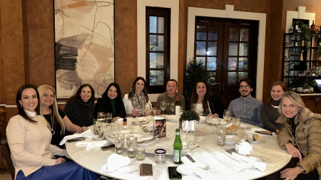 Vanessa Caetano Salmeron, CEO do Mídia América e diretora da ABI Inter, celebra 47 anos no BRIO at Millenia com amigos e família