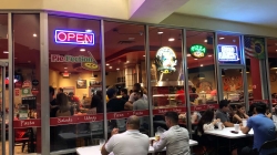 Pizzaria brasileira abre terceira unidade em Orlando com vista para os fogos da Disney