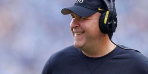 Morte inesperada de Shawn Clark abala UCF e deixa jogadores em luto